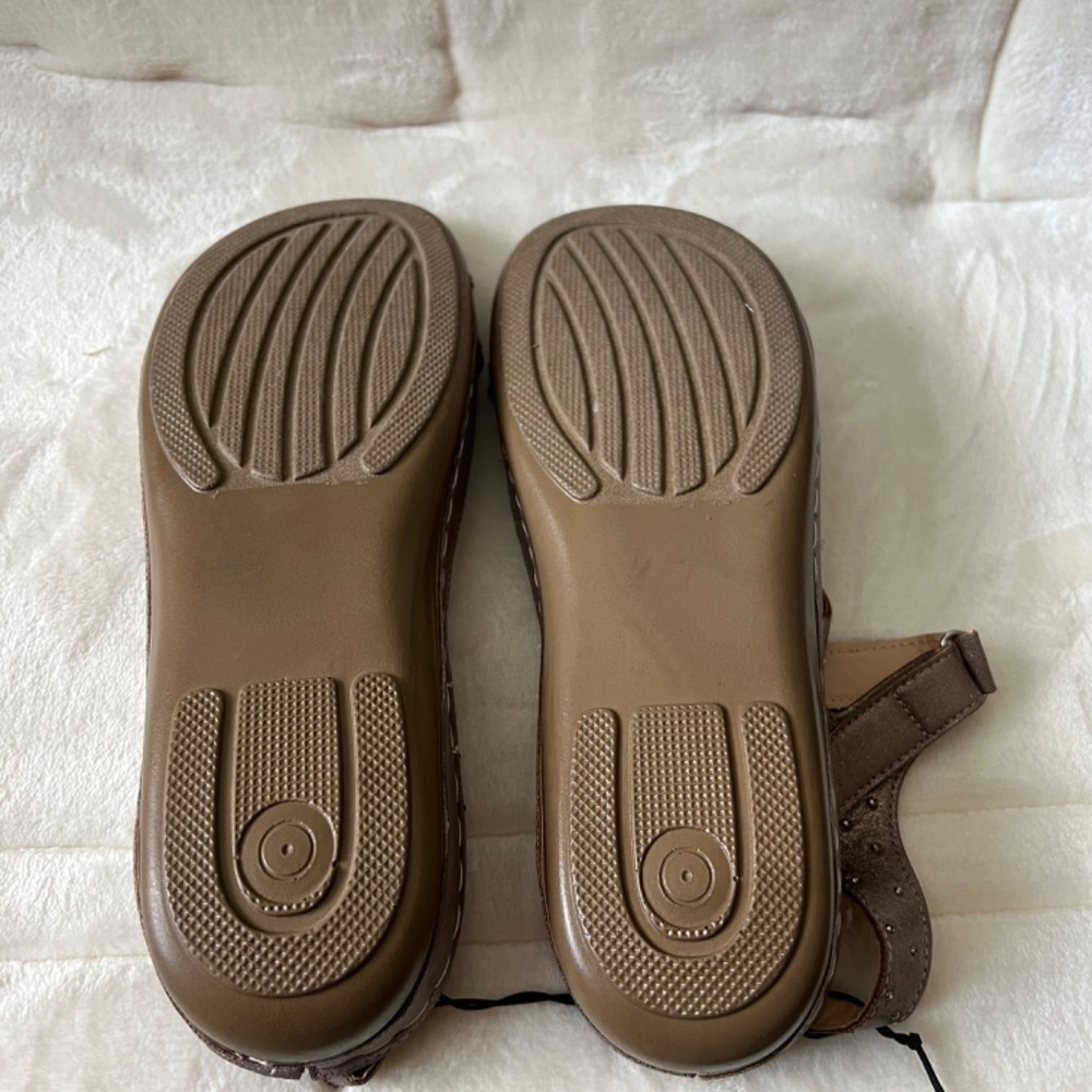 FlexStep Sandals - Picture 8 of 9
